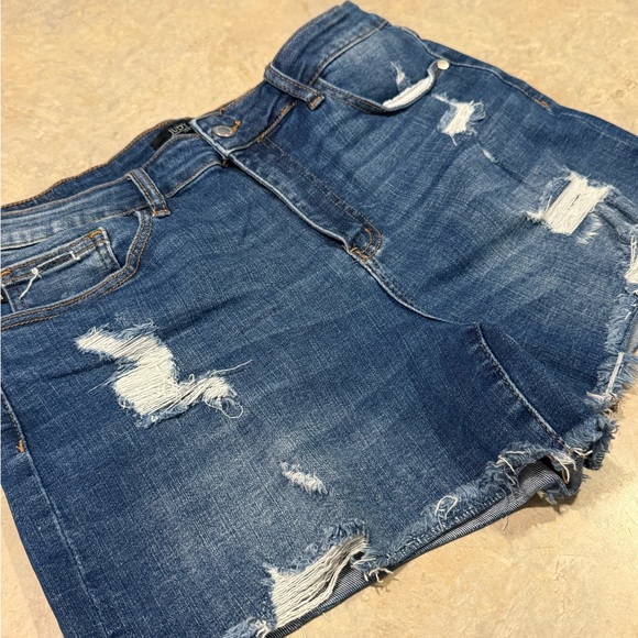 Judy Blue Classic Blue Jean Shorts XL - Picture 3 of 3